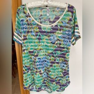 🟢 LuLaRoe Classic T Large